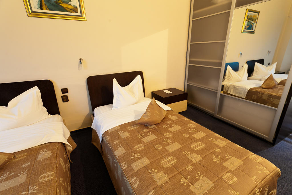 Hotel Dacia Rrt Bukarest Zimmer foto