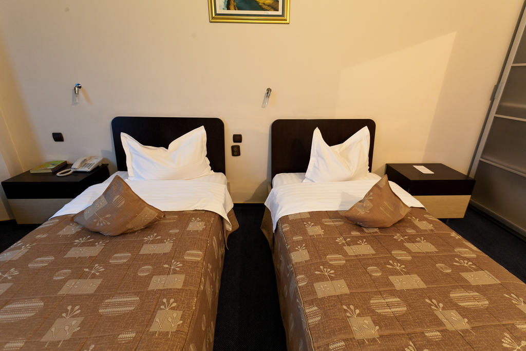 Hotel Dacia Rrt Bukarest Zimmer foto
