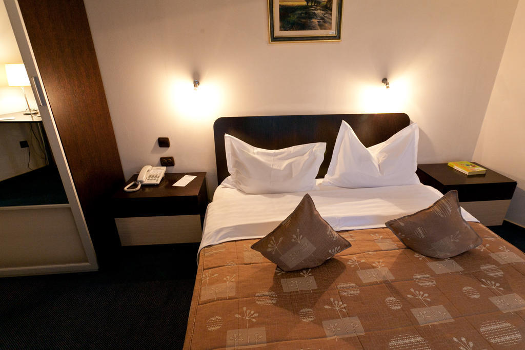 Hotel Dacia Rrt Bukarest Zimmer foto