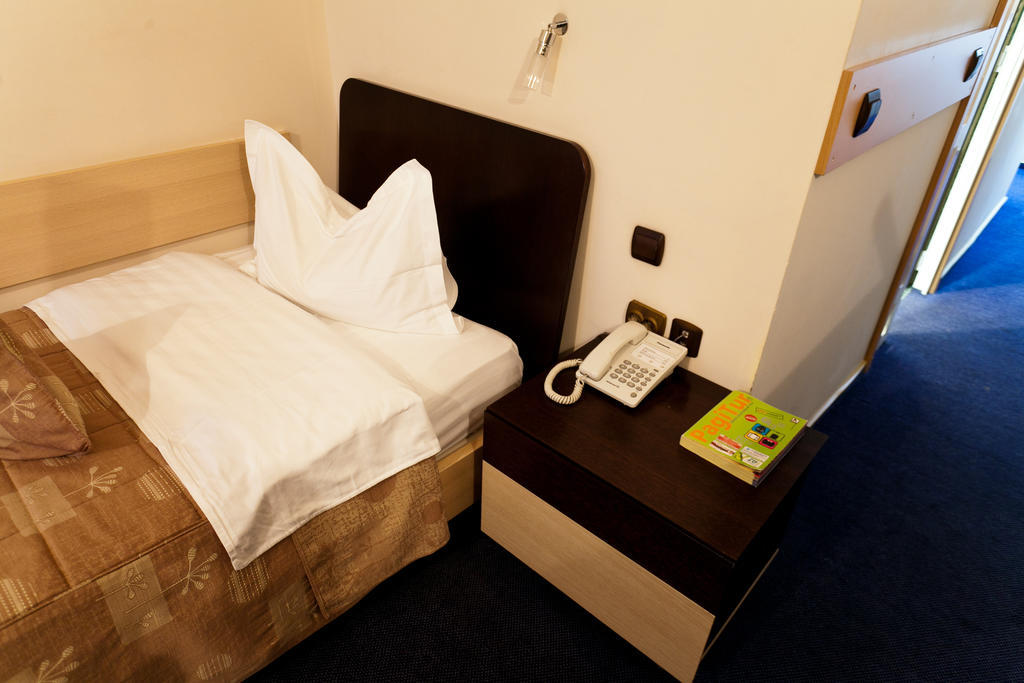 Hotel Dacia Rrt Bukarest Zimmer foto